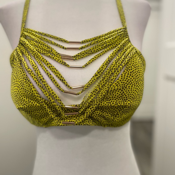 Bikini - Picture 4 of 7